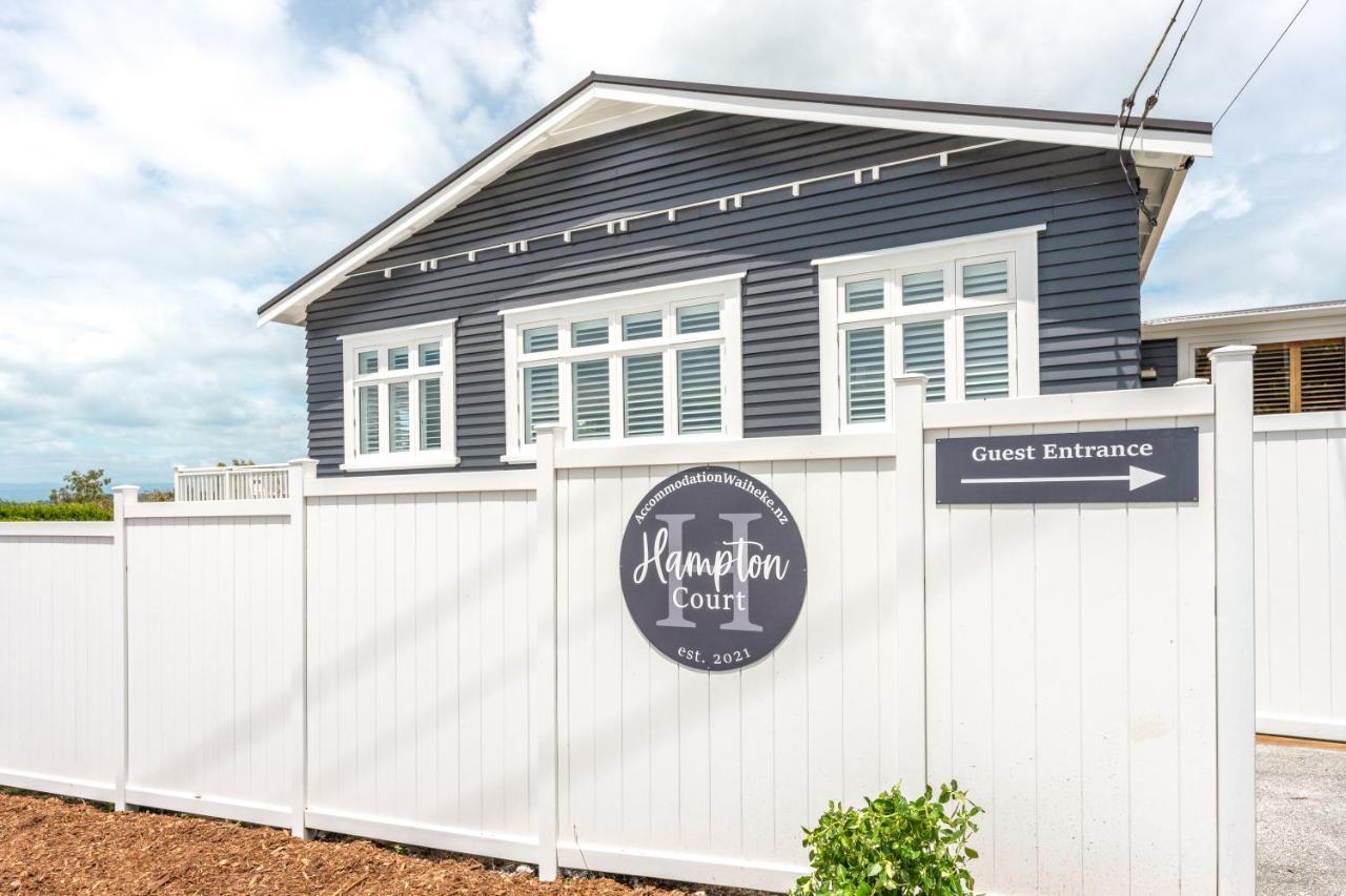Hampton Court Hotel Oneroa Exterior photo
